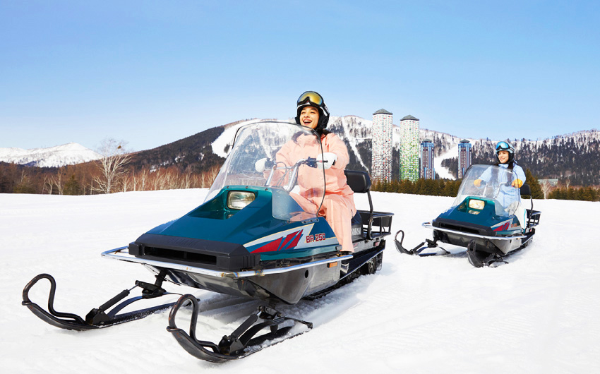 雪上四輪越野車